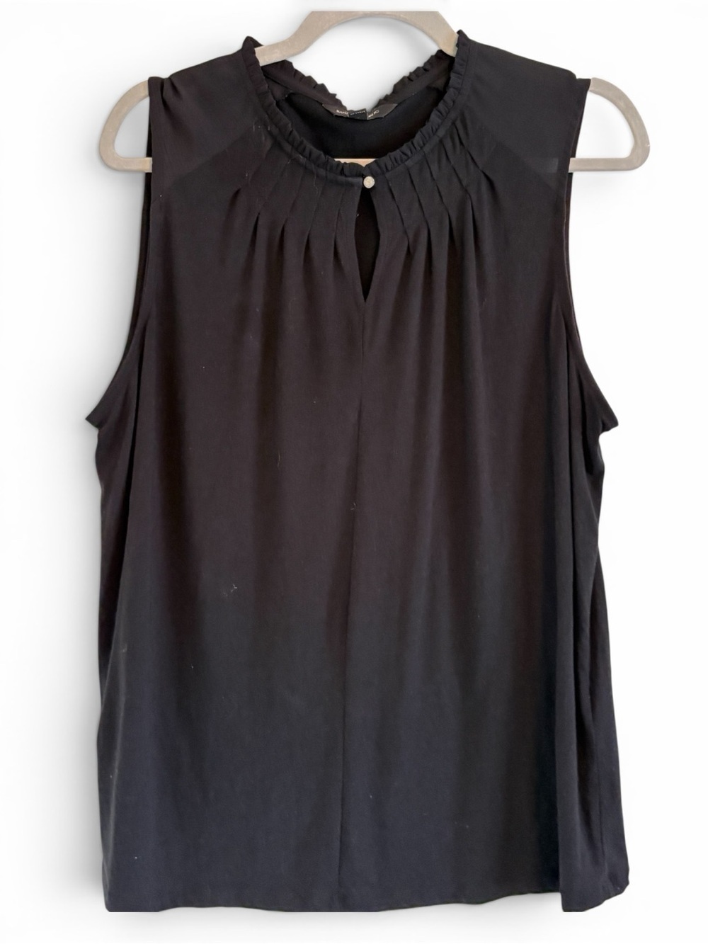 Banana Republic Black Sleeveless Pleated Keyhole Tank Top | Size Large